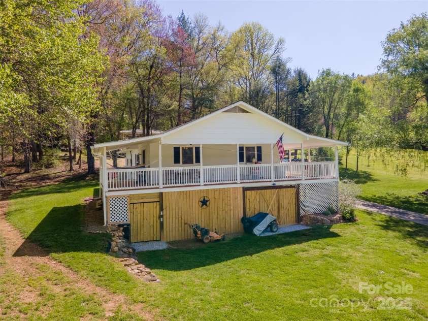 242 Henderson Road, Franklin, NC 28734.  MLS# CAR4135130, YatesRealty ID 8685. 