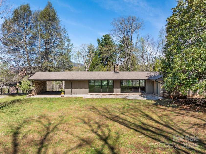 123 Fox Covert Lane, Tryon, NC 28782.  MLS# CAR4242675, YatesRealty ID 8686. 