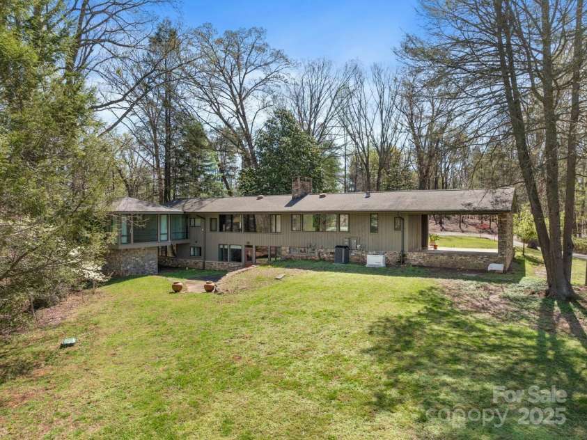 123 Fox Covert Lane, Tryon, NC 28782.  MLS# CAR4242675, YatesRealty ID 8686. 