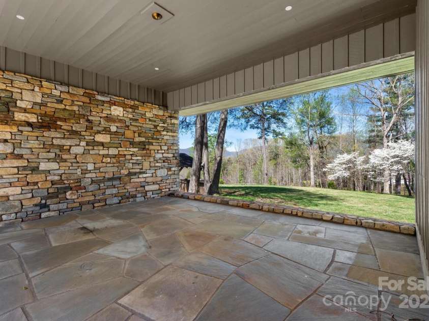 123 Fox Covert Lane, Tryon, NC 28782.  MLS# CAR4242675, YatesRealty ID 8686. 