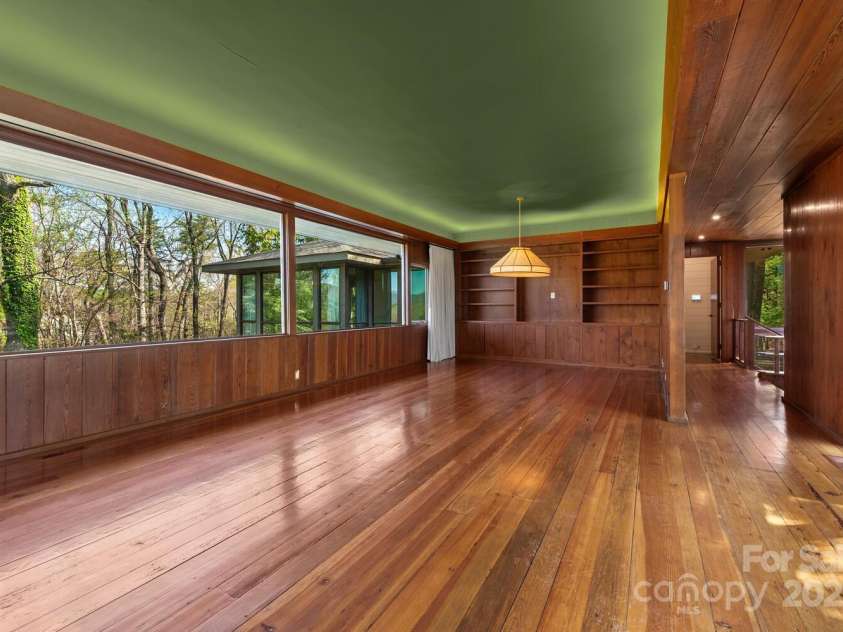 123 Fox Covert Lane, Tryon, NC 28782.  MLS# CAR4242675, YatesRealty ID 8686. 
