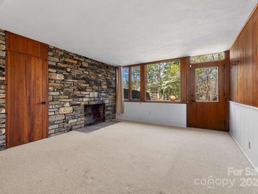 123 Fox Covert Lane, Tryon, NC 28782.  MLS# CAR4242675, YatesRealty ID 8686. 