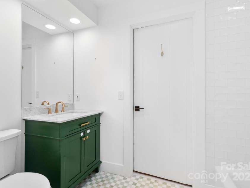 123 Fox Covert Lane, Tryon, NC 28782.  MLS# CAR4242675, YatesRealty ID 8686. 