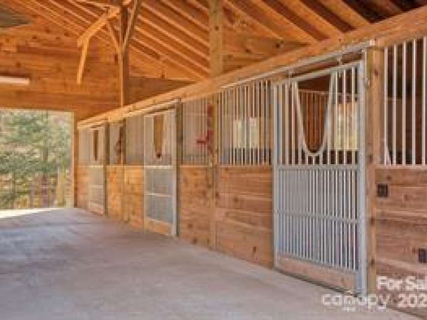 123 Fox Covert Lane, Tryon, NC 28782.  MLS# CAR4242675, YatesRealty ID 8686. 