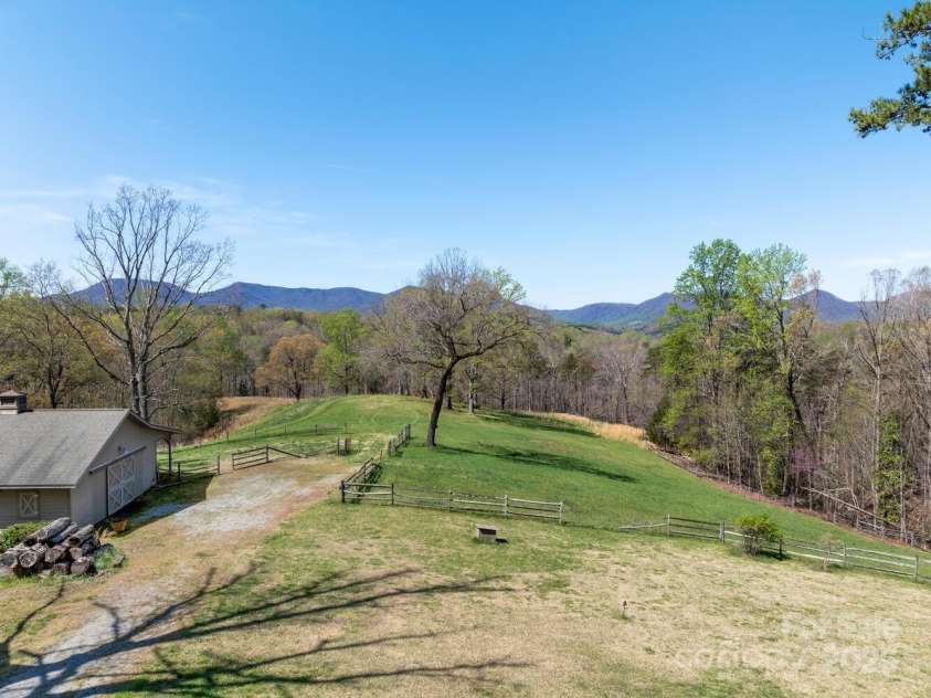 123 Fox Covert Lane, Tryon, NC 28782.  MLS# CAR4242675, YatesRealty ID 8686. 