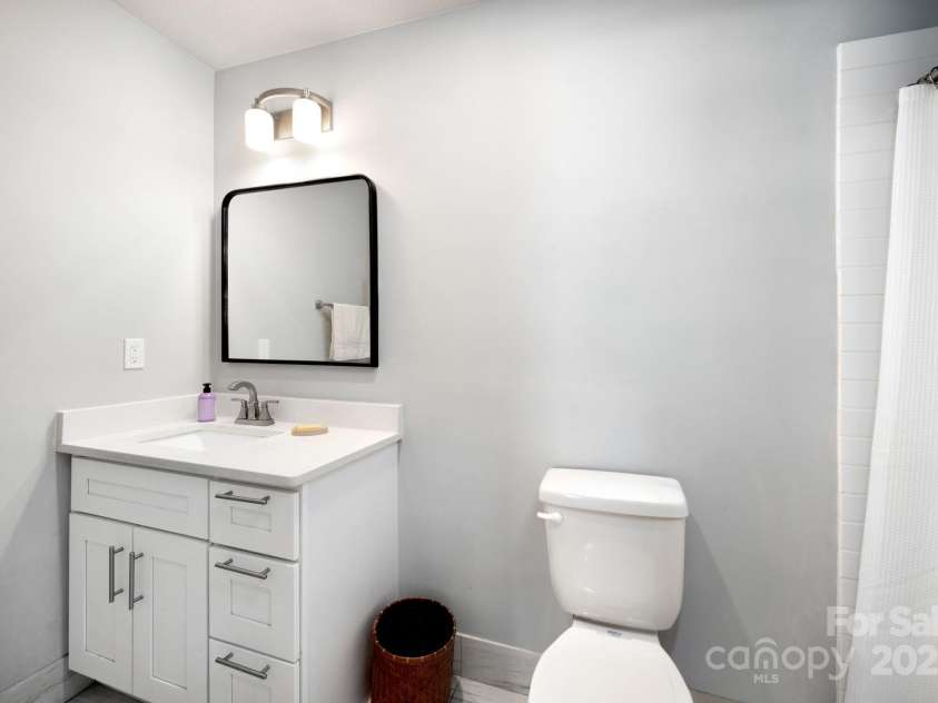 19 Dynasty Lane, Candler, NC 28715.  MLS# CAR4243539, YatesRealty ID 8687. Ensuite Full Bath Off of Bonus Room