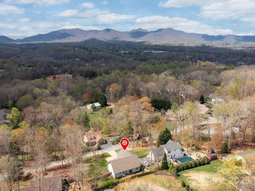 19 Dynasty Lane, Candler, NC 28715.  MLS# CAR4243539, YatesRealty ID 8687. Nestled In the Western North Carolina Mountains