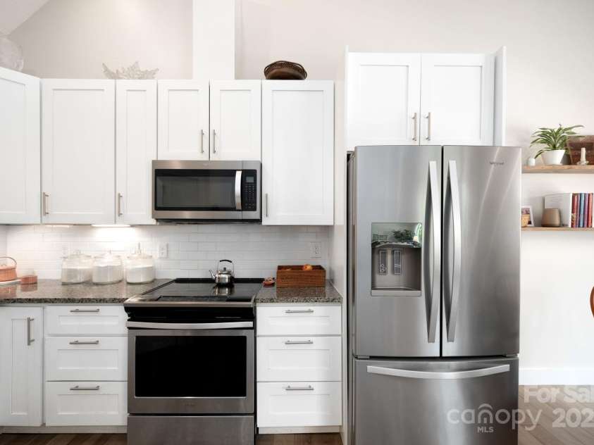 19 Dynasty Lane, Candler, NC 28715.  MLS# CAR4243539, YatesRealty ID 8687. Shaker Cabinets, Tile Backsplash, and Gleaming Appliances