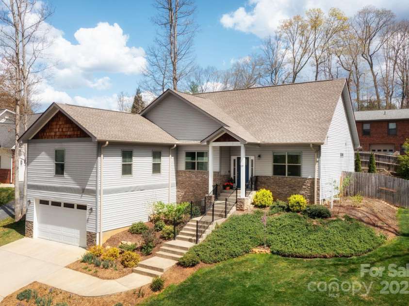 19 Dynasty Lane, Candler, NC 28715.  MLS# CAR4243539, YatesRealty ID 8687. Thoughtful Design and Maintenance