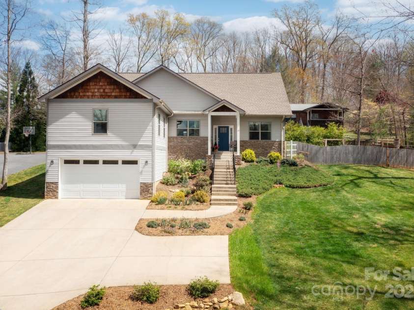19 Dynasty Lane, Candler, NC 28715.  MLS# CAR4243539, YatesRealty ID 8687. Well-Maintained Home In a Quiet Candler Neighborhood