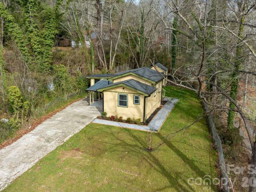 48 Elliott Road, Brevard, NC 28712.  MLS# CAR4347643, YatesRealty ID 8688. 