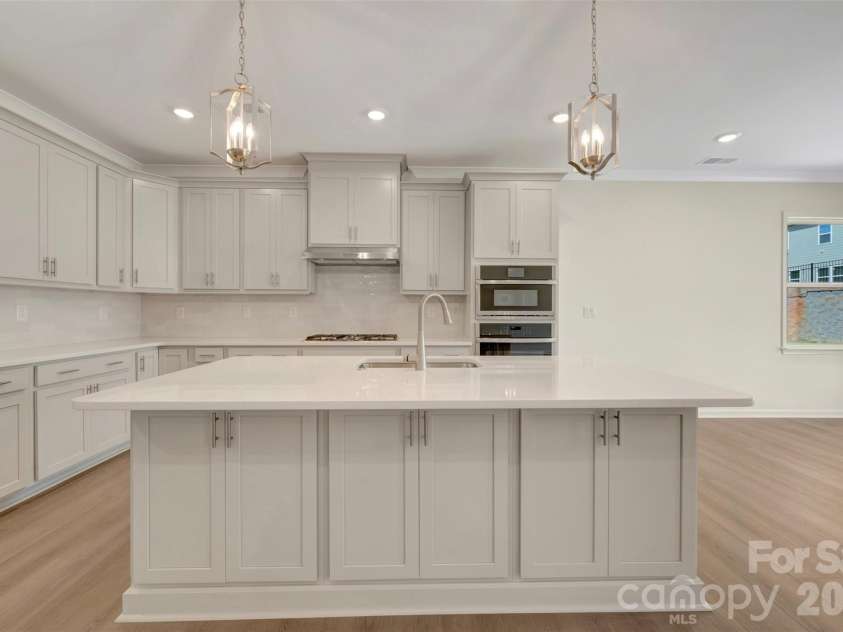 12109 Avienmore Drive, Charlotte, NC 28278.  MLS# CAR4315502, YatesRealty ID 8689. Kitchen