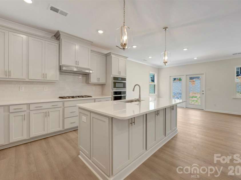 12109 Avienmore Drive, Charlotte, NC 28278.  MLS# CAR4315502, YatesRealty ID 8689. Kitchen