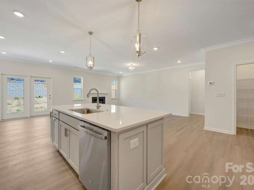 12109 Avienmore Drive, Charlotte, NC 28278.  MLS# CAR4315502, YatesRealty ID 8689. Kitchen
