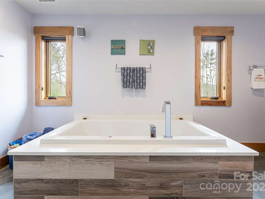 15 Sourwood Lane, Fletcher, NC 28732.  MLS# CAR4215119, YatesRealty ID 869. 