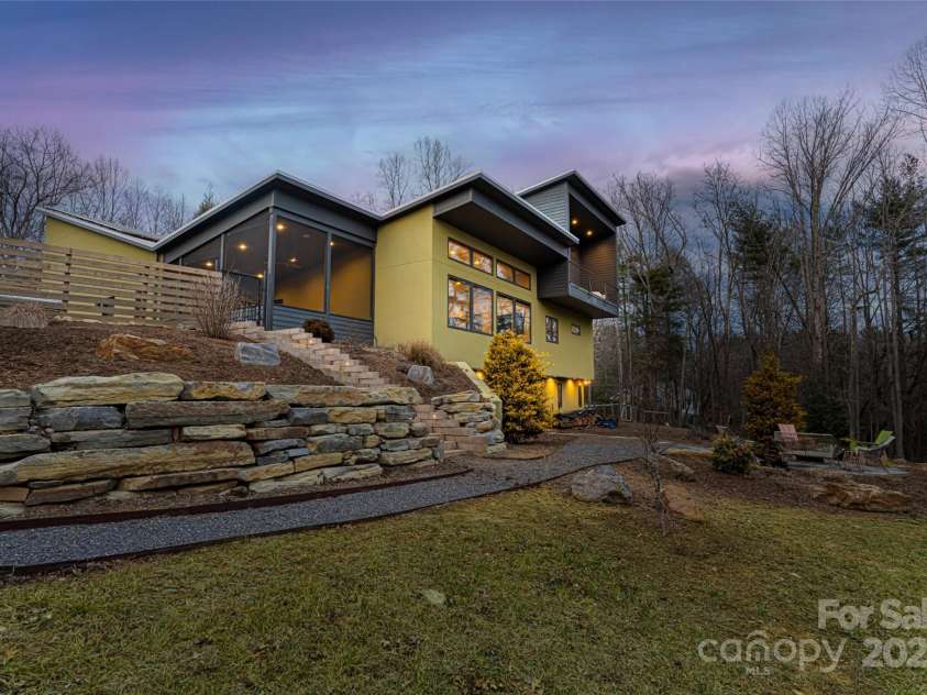 15 Sourwood Lane, Fletcher, NC 28732.  MLS# CAR4215119, YatesRealty ID 869. 
