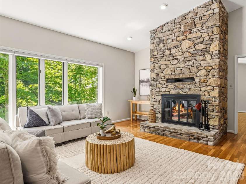 150 Sondley Parkway, Asheville, NC 28805.  MLS# CAR4280880, YatesRealty ID 8690. 150 Sondley Parkway