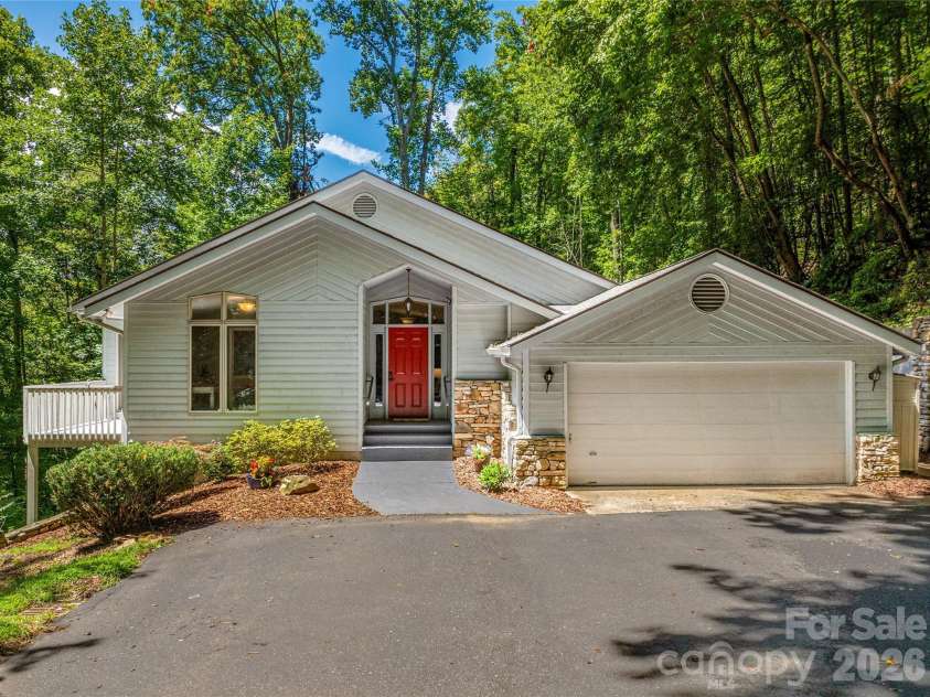 150 Sondley Parkway, Asheville, NC 28805.  MLS# CAR4280880, YatesRealty ID 8690. 2 car garage