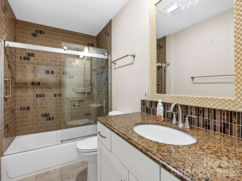 150 Sondley Parkway, Asheville, NC 28805.  MLS# CAR4280880, YatesRealty ID 8690. Lower Level Full Bath