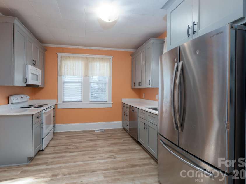 200 Martin Luther King Jr Avenue, Kannapolis, NC 28083.  MLS# CAR4337930, YatesRealty ID 8691. Bright and beautiful. 