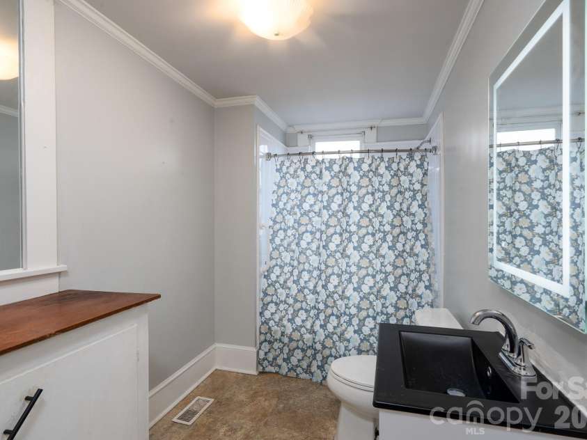 200 Martin Luther King Jr Avenue, Kannapolis, NC 28083.  MLS# CAR4337930, YatesRealty ID 8691. Main level full bathroom.