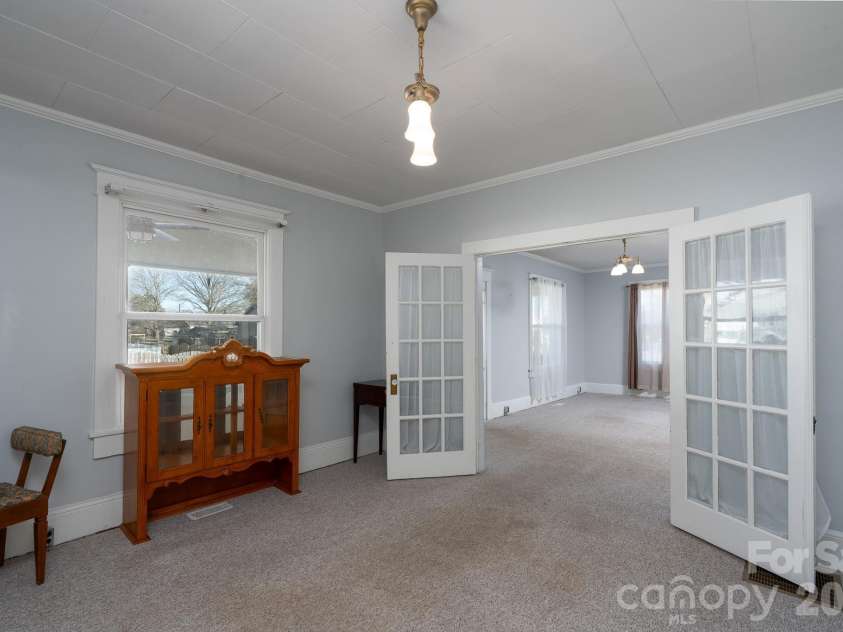 200 Martin Luther King Jr Avenue, Kannapolis, NC 28083.  MLS# CAR4337930, YatesRealty ID 8691. Side entry room. 