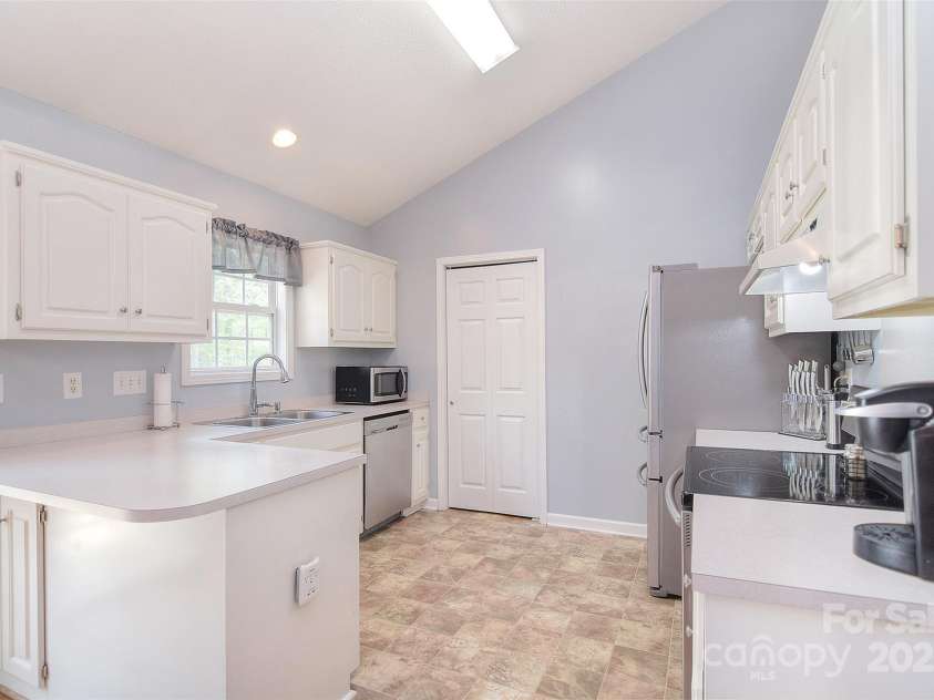 216 Dewars Drive, Rock Hill, SC 29730.  MLS# CAR4244259, YatesRealty ID 8692. 