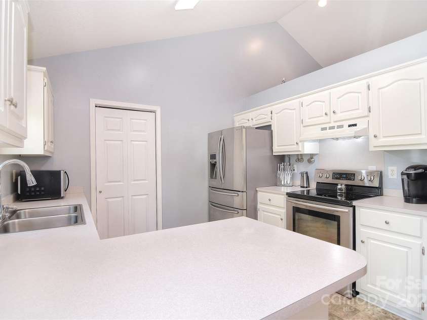 216 Dewars Drive, Rock Hill, SC 29730.  MLS# CAR4244259, YatesRealty ID 8692. 