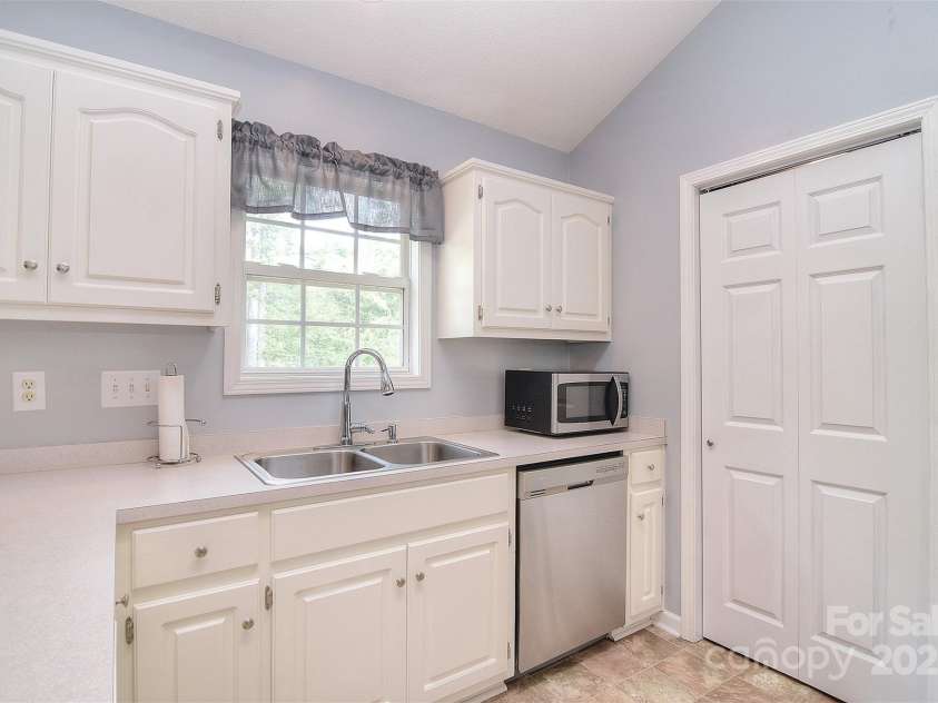 216 Dewars Drive, Rock Hill, SC 29730.  MLS# CAR4244259, YatesRealty ID 8692. 