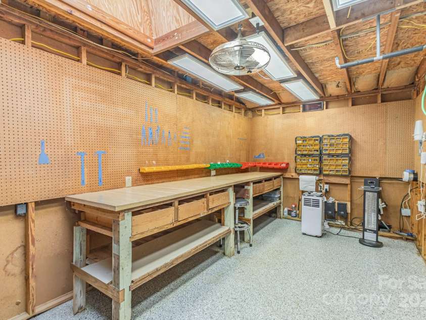 3916 Riverbend Road, Charlotte, NC 28210.  MLS# CAR4241946, YatesRealty ID 8693. 10X20 Workshop