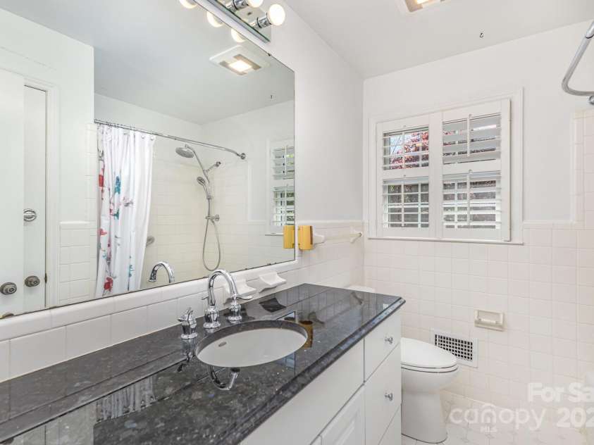 3916 Riverbend Road, Charlotte, NC 28210.  MLS# CAR4241946, YatesRealty ID 8693. 2nd full bathroom upstairs