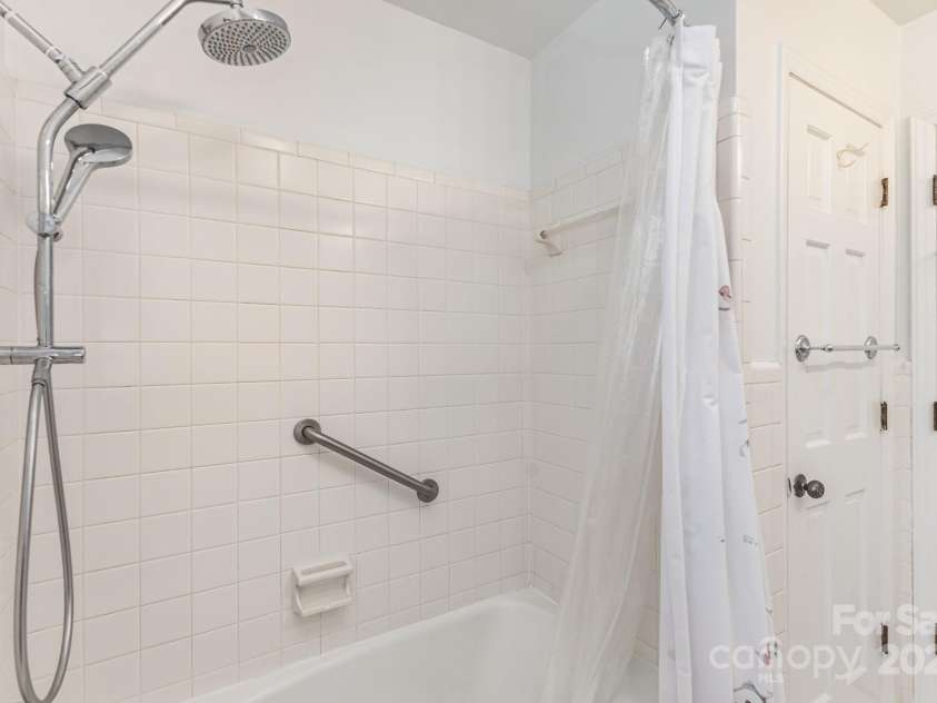 3916 Riverbend Road, Charlotte, NC 28210.  MLS# CAR4241946, YatesRealty ID 8693. 2nd full bathroom upstairs