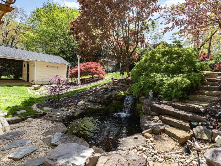 3916 Riverbend Road, Charlotte, NC 28210.  MLS# CAR4241946, YatesRealty ID 8693. 