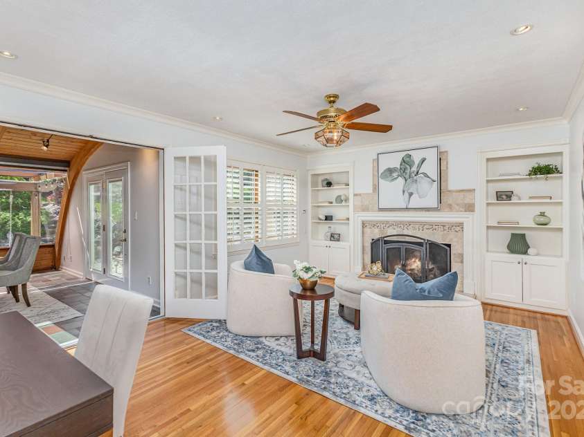 3916 Riverbend Road, Charlotte, NC 28210.  MLS# CAR4241946, YatesRealty ID 8693. Family Room
