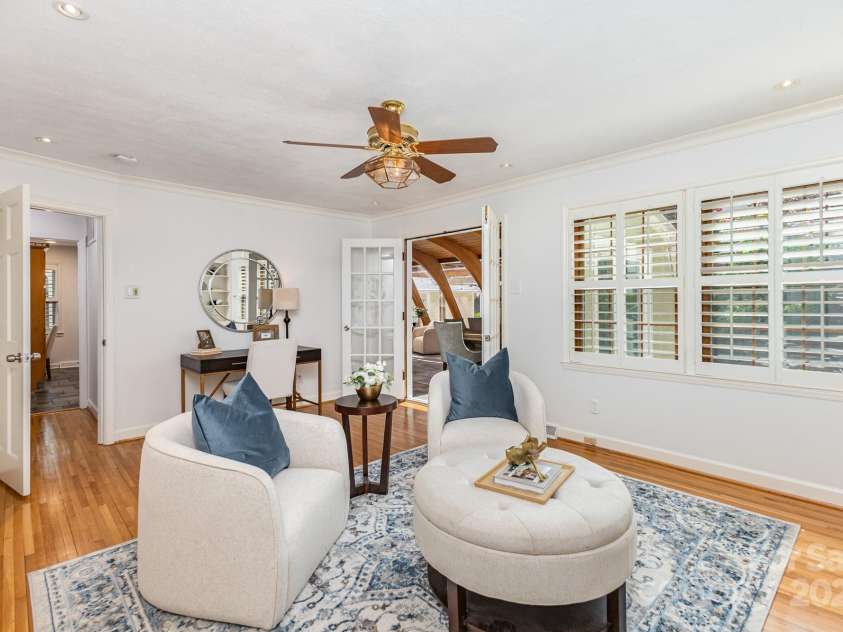 3916 Riverbend Road, Charlotte, NC 28210.  MLS# CAR4241946, YatesRealty ID 8693. Family Room