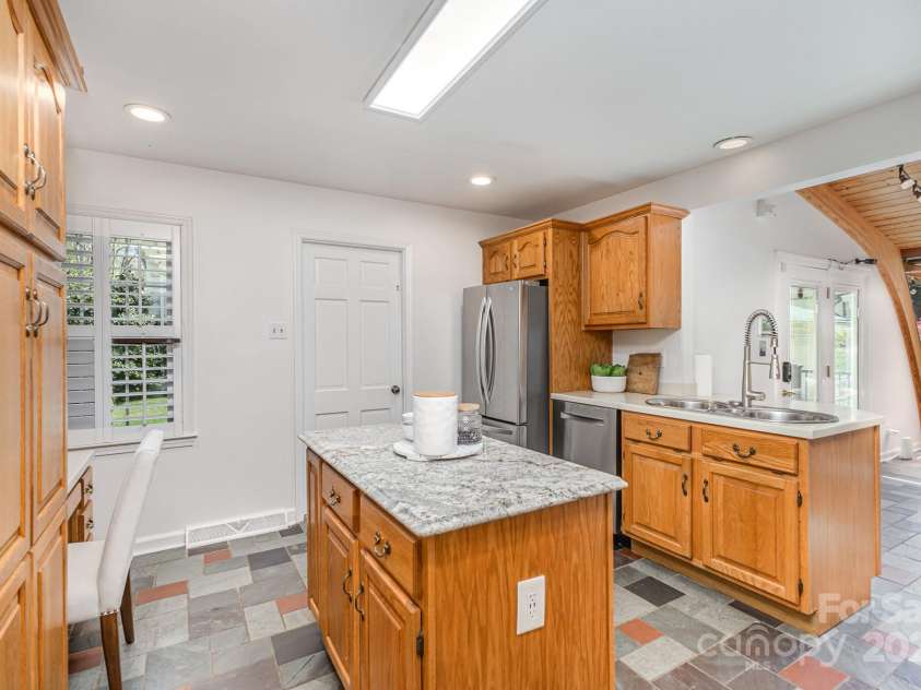 3916 Riverbend Road, Charlotte, NC 28210.  MLS# CAR4241946, YatesRealty ID 8693. Kitchen looking into sunroom