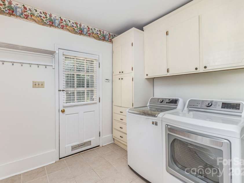 3916 Riverbend Road, Charlotte, NC 28210.  MLS# CAR4241946, YatesRealty ID 8693. Laundry Room