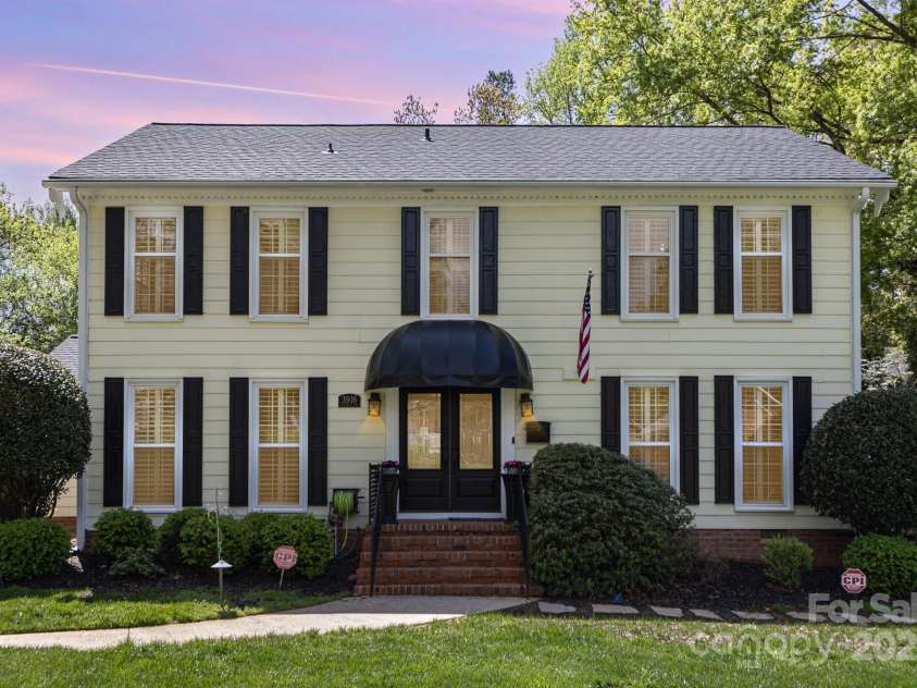 3916 Riverbend Road, Charlotte, NC 28210.  MLS# CAR4241946, YatesRealty ID 8693. Welcome to 3916 Riverbend Road!