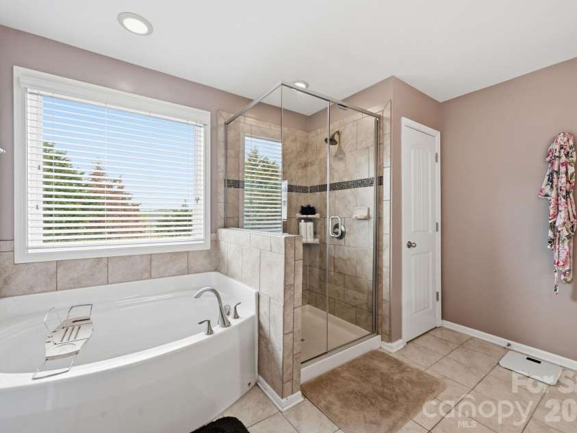 5041 El Molino Drive, Charlotte, NC 28214.  MLS# CAR4362342, YatesRealty ID 8694. 