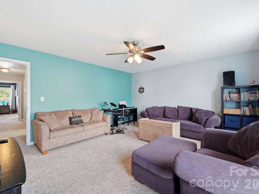 5041 El Molino Drive, Charlotte, NC 28214.  MLS# CAR4362342, YatesRealty ID 8694. 