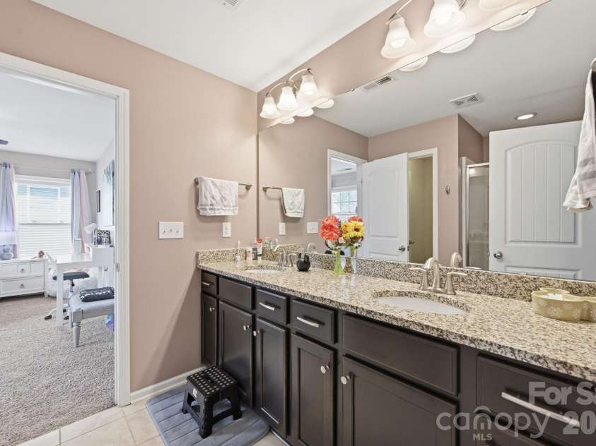 5041 El Molino Drive, Charlotte, NC 28214.  MLS# CAR4362342, YatesRealty ID 8694. 