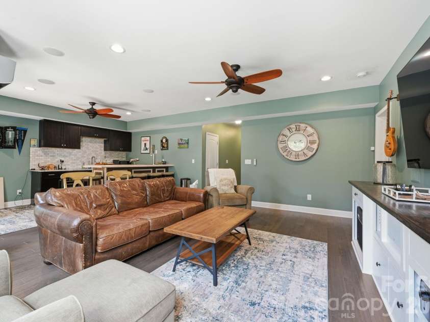 5041 El Molino Drive, Charlotte, NC 28214.  MLS# CAR4362342, YatesRealty ID 8694. 