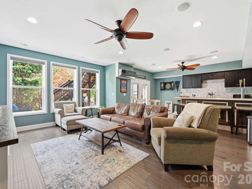 5041 El Molino Drive, Charlotte, NC 28214.  MLS# CAR4362342, YatesRealty ID 8694. Basement Den