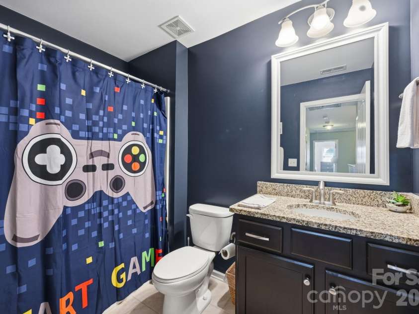 5041 El Molino Drive, Charlotte, NC 28214.  MLS# CAR4362342, YatesRealty ID 8694. Bathroom