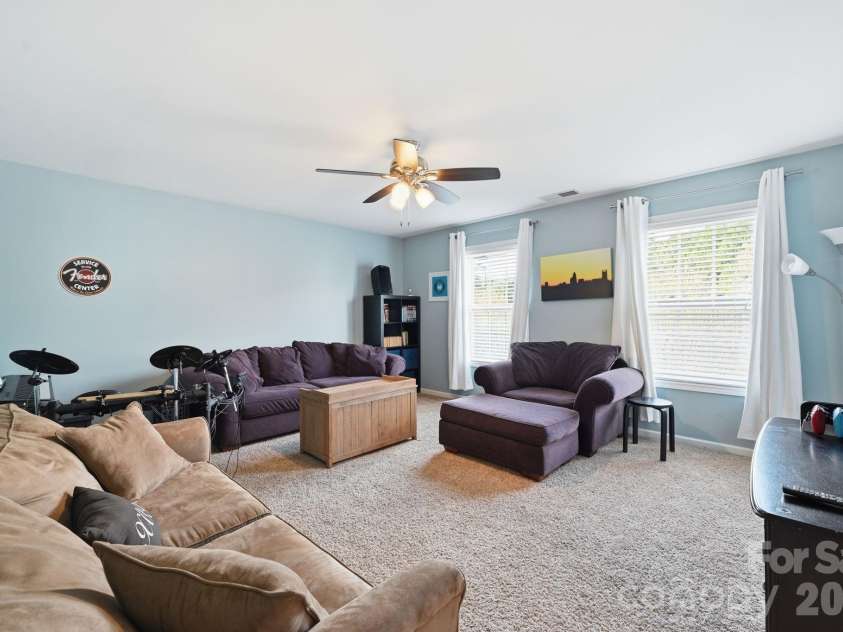 5041 El Molino Drive, Charlotte, NC 28214.  MLS# CAR4362342, YatesRealty ID 8694. Bedroom 3