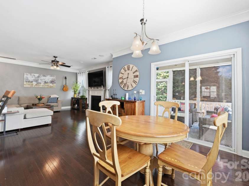 5041 El Molino Drive, Charlotte, NC 28214.  MLS# CAR4362342, YatesRealty ID 8694. Breakfast Area