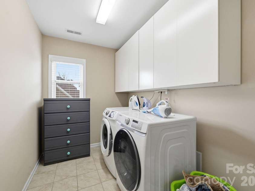 5041 El Molino Drive, Charlotte, NC 28214.  MLS# CAR4362342, YatesRealty ID 8694. Laundry Room