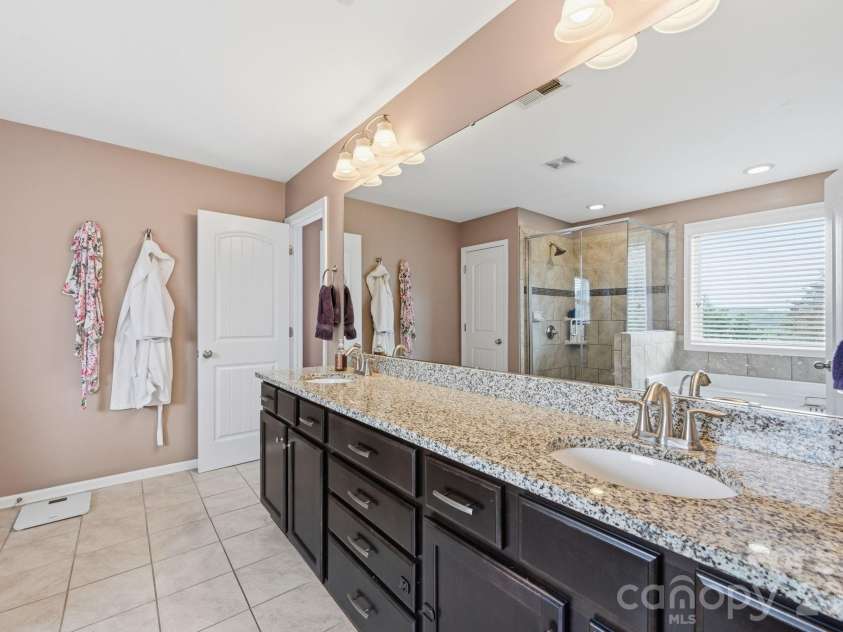 5041 El Molino Drive, Charlotte, NC 28214.  MLS# CAR4362342, YatesRealty ID 8694. Primary Bathroom