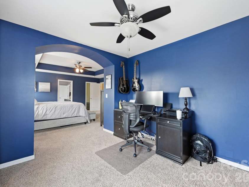 5041 El Molino Drive, Charlotte, NC 28214.  MLS# CAR4362342, YatesRealty ID 8694. Sitting Room