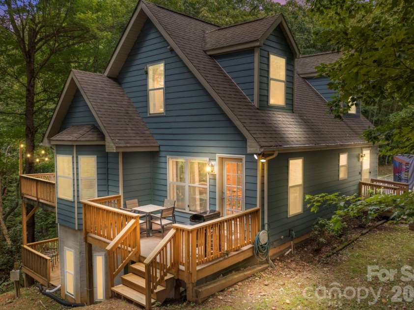 132 Heather Lane, Banner Elk, NC 28604.  MLS# CAR4356600, YatesRealty ID 8695. 